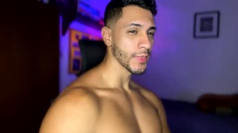 Snapshot of larry_jones chatting on December 21, 2:19 am andrew online show from December 21, 2:19 am