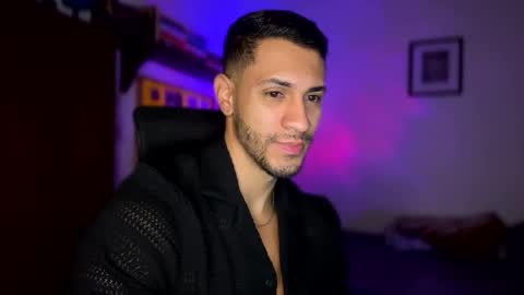 Snapshot of larry_jones chatting on December 22, 2:38 pm andrew online show from December 22, 2:38 pm