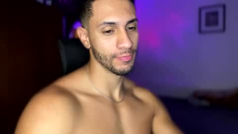 Snapshot of larry_jones chatting on December 22, 5:42 pm andrew online show from December 22, 5:42 pm