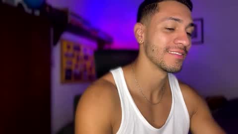 Snapshot of larry_jones chatting on December 24, 1:39 pm andrew online show from December 24, 1:39 pm