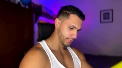 Snapshot of larry_jones chatting on December 24, 4:40 pm andrew online show from December 24, 4:40 pm