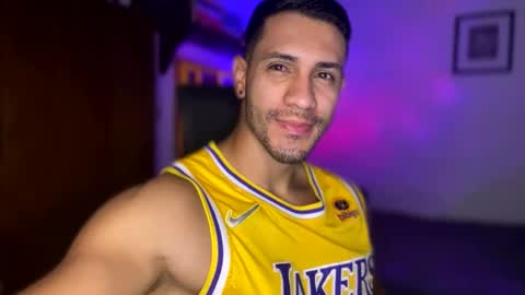 Snapshot of larry_jones chatting on December 26, 2:05 pm andrew online show from December 26, 2:05 pm