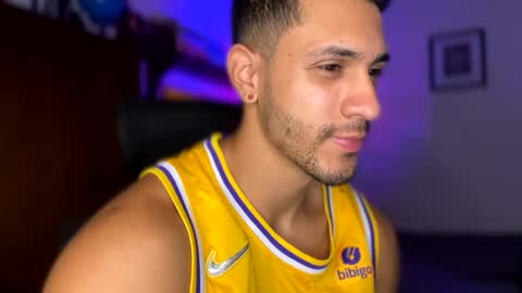 Snapshot of larry_jones chatting on December 26, 5:19 pm andrew online show from December 26, 5:19 pm