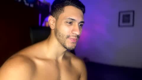 Snapshot of larry_jones chatting on December 29, 5:12 pm andrew online show from December 29, 5:12 pm