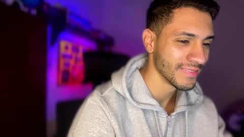 Snapshot of larry_jones chatting on December 30, 1:47 pm andrew online show from December 30, 1:47 pm