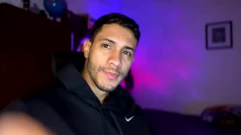 Snapshot of larry_jones chatting on December 31, 1:41 pm andrew online show from December 31, 1:41 pm