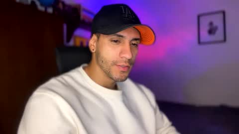 Snapshot of larry_jones chatting on January 3, 4:48 pm andrew online show from January 3, 4:48 pm