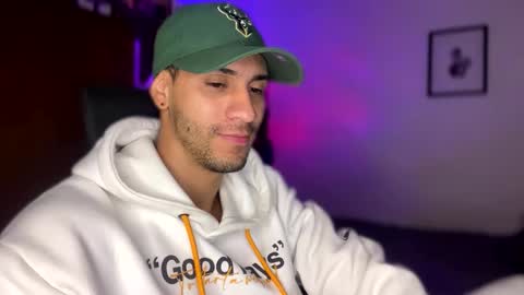 Snapshot of larry_jones chatting on January 5, 5:20 pm andrew online show from January 5, 5:20 pm