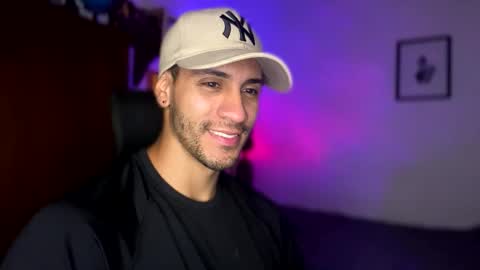 Snapshot of larry_jones chatting on January 6, 5:49 pm andrew online show from January 6, 5:49 pm