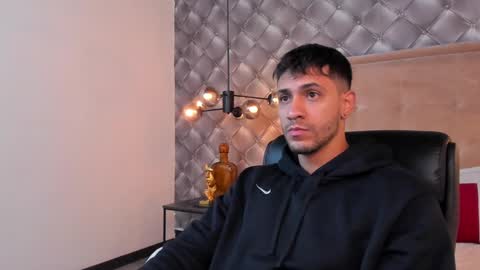 Snapshot of larry_jones chatting on January 13, 1:17 pm andrew online show from January 13, 1:17 pm