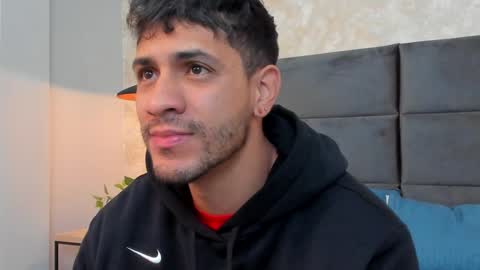 Snapshot of larry_jones chatting on January 24, 1:47 pm andrew online show from January 24, 1:47 pm