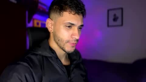 Snapshot of larry_jones chatting on January 27, 12:54 am andrew online show from January 27, 12:54 am