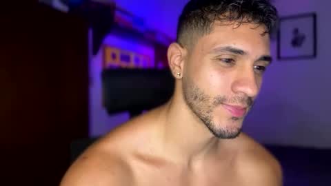 Snapshot of larry_jones chatting on January 28, 5:24 pm andrew online show from January 28, 5:24 pm