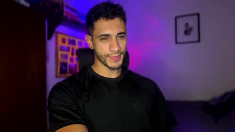 Snapshot of larry_jones chatting on February 1, 10:13 pm andrew online show from February 1, 10:13 pm