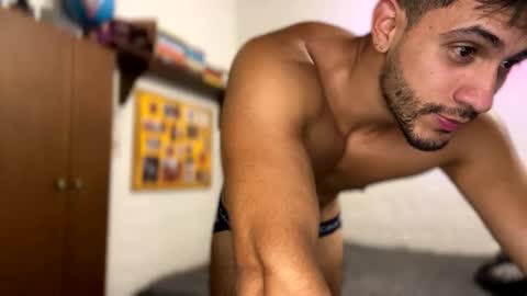 Snapshot of larry_jones chatting on February 3, 1:09 am andrew online show from February 3, 1:09 am