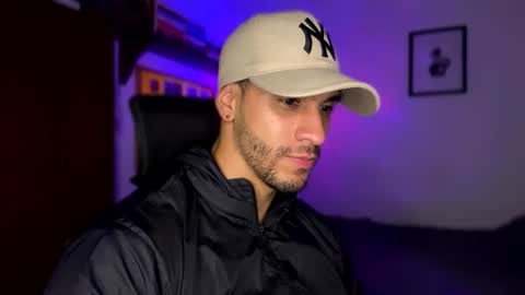 Snapshot of larry_jones chatting on February 6, 10:21 pm andrew online show from February 6, 10:21 pm