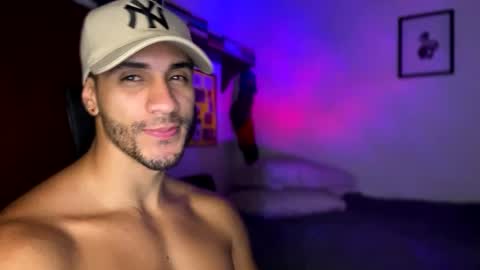 Snapshot of larry_jones chatting on February 7, 1:25 am andrew online show from February 7, 1:25 am