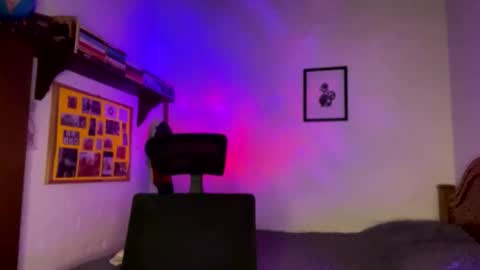 Snapshot of larry_jones chatting on February 7, 10:20 pm andrew online show from February 7, 10:20 pm