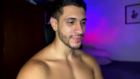 Snapshot of larry_jones chatting on February 8, 1:22 am andrew online show from February 8, 1:22 am