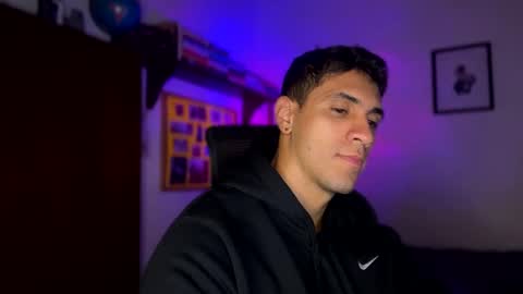 Snapshot of larry_jones chatting on February 11, 1:31 am andrew online show from February 11, 1:31 am