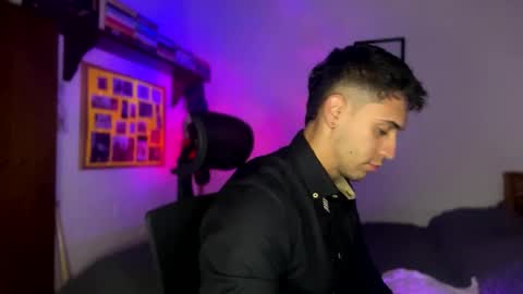 Snapshot of larry_jones chatting on February 14, 10:36 pm andrew online show from February 14, 10:36 pm