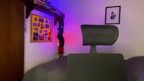 Snapshot of larry_jones chatting on February 25, 2:44 pm andrew online show from February 25, 2:44 pm