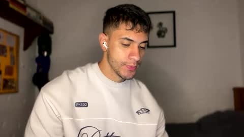 Snapshot of larry_jones chatting on March 2, 4:21 pm andrew online show from March 2, 4:21 pm