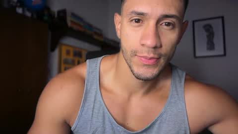 Snapshot of larry_jones chatting on September 29, 1:05 pm andrew online show from September 29, 1:05 pm