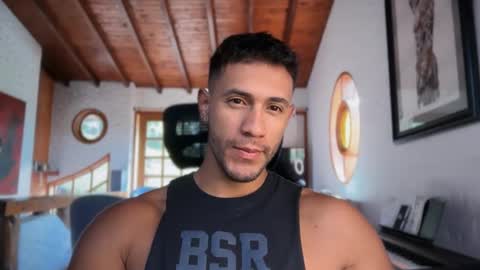 Snapshot of larry_jones chatting on October 1, 1:17 pm andrew online show from October 1, 1:17 pm