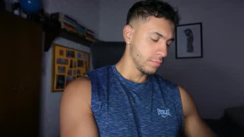 Snapshot of larry_jones chatting on October 2, 1:18 pm andrew online show from October 2, 1:18 pm