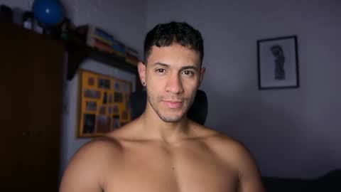 Snapshot of larry_jones chatting on October 8, 1:31 pm andrew online show from October 8, 1:31 pm