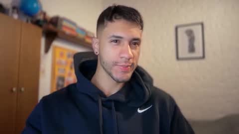 Snapshot of larry_jones chatting on October 12, 1:21 pm andrew online show from October 12, 1:21 pm