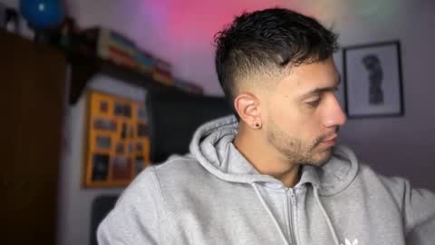 Snapshot of larry_jones chatting on October 13, 1:22 pm andrew online show from October 13, 1:22 pm