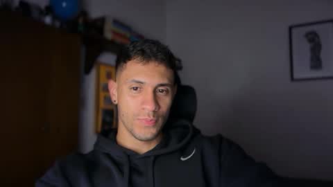 Snapshot of larry_jones chatting on October 15, 1:39 am andrew online show from October 15, 1:39 am