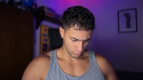 Snapshot of larry_jones chatting on October 28, 1:36 pm andrew online show from October 28, 1:36 pm