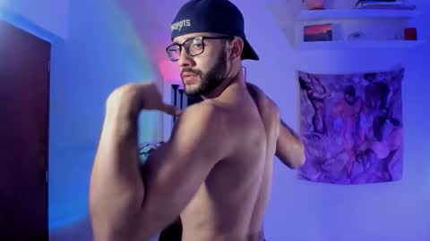 Snapshot of larry_stewart chatting on December 21, 1:40 pm larry_stewart online show from December 21, 1:40 pm