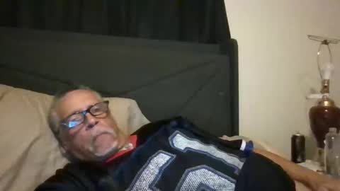 Snapshot of larrymb777 chatting on November 27, 2:57 am larrymb777 online show from November 27, 2:57 am