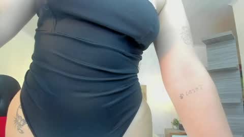 Snapshot of larsonmia chatting on April 13, 12:21 pm MIA online show from April 13, 12:21 pm