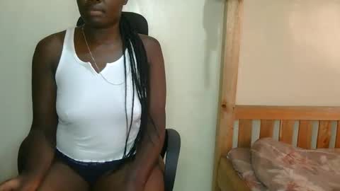 Snapshot of larvy12 chatting on December 14, 12:32 pm larvy12 online show from December 14, 12:32 pm