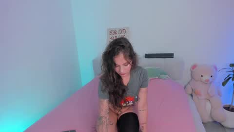 Snapshot of lary_holly chatting on June 9, 2:12 am Lary online show from June 9, 2:12 am
