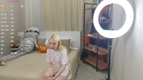 Snapshot of lashandramorgans chatting on November 7, 1:05 am Emilia for my friends Amy online show from November 7, 1:05 am