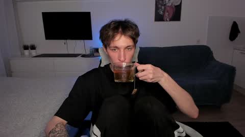 Snapshot of lastnight4you chatting on December 18, 12:21 am acie online show from December 18, 12:21 am