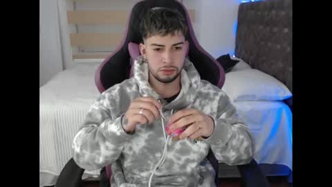 Snapshot of latam_ chatting on January 31, 6:02 am YOUR BABY online show from January 31, 6:02 am