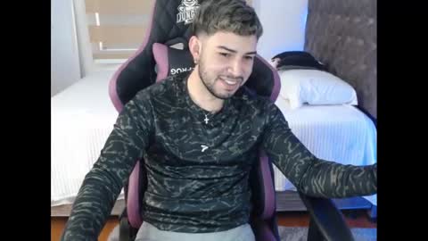 Snapshot of latam_ chatting on February 6, 6:56 pm YOUR BABY online show from February 6, 6:56 pm