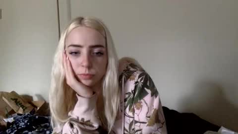 Roxy blue online show from March 3, 8:26 pm