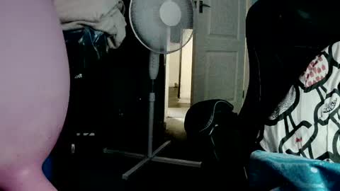 latexchris77 online show from August 4, 6:43 pm