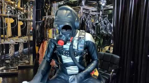 latexlover202 online show from February 11, 12:04 am