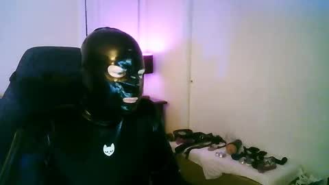 Snapshot of latexminheadroom chatting on September 10, 2:33 am latexminheadroom online show from September 10, 2:33 am