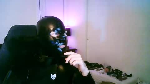 Snapshot of latexminheadroom chatting on September 18, 2:35 am latexminheadroom online show from September 18, 2:35 am