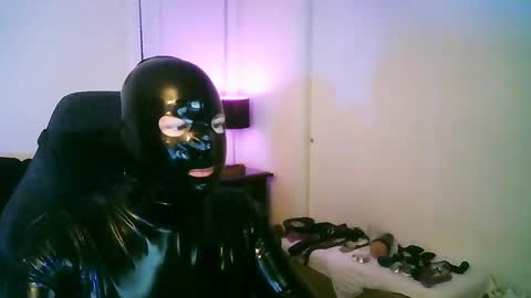 Snapshot of latexminheadroom chatting on September 21, 1:40 am latexminheadroom online show from September 21, 1:40 am